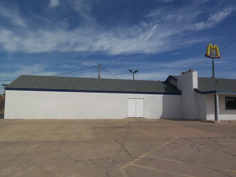 More Photos Of 2120 N 14th St, Ponca City Freestanding For Lease