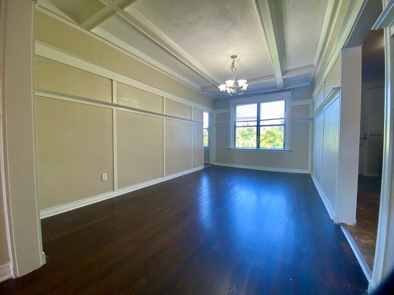 More Photos Of 1614-1620 E Linwood Blvd, Kansas City Apartments For Sale