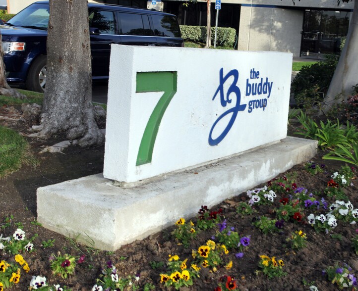 More Photos Of 7 Studebaker, Irvine Light Distribution For Lease