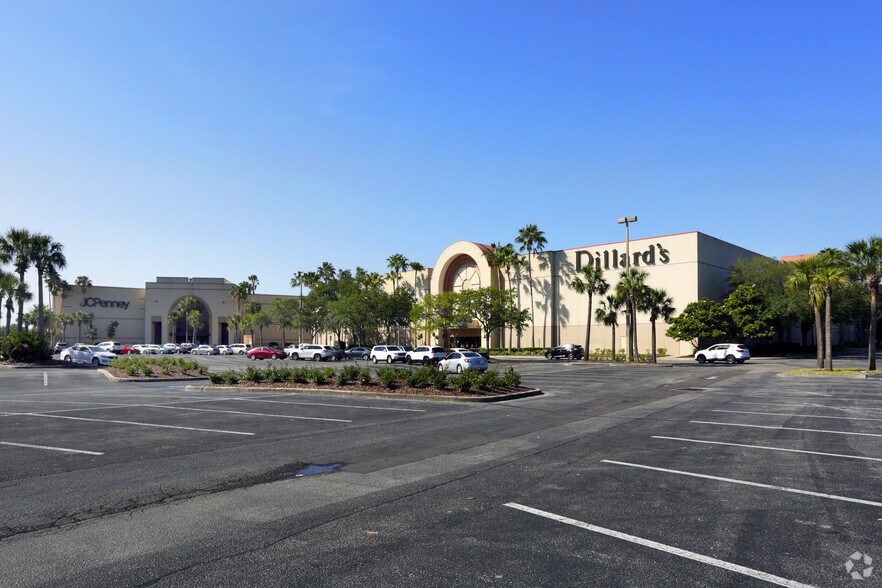 More Photos Of 459 Brandon Town Center Dr, Brandon General Retail For Lease