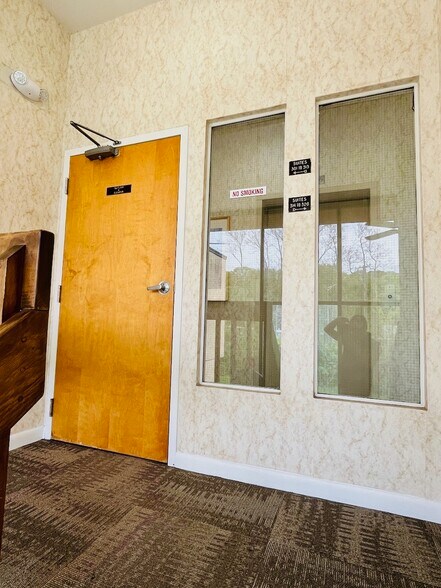More Photos Of 567 Vauxhall St, Waterford Medical For Sale