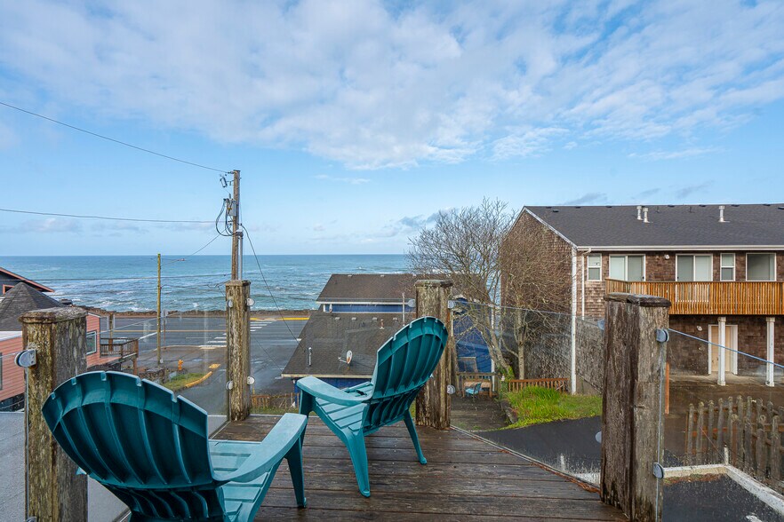 More Photos Of 25 NE Clarke St, Depoe Bay Specialty For Sale