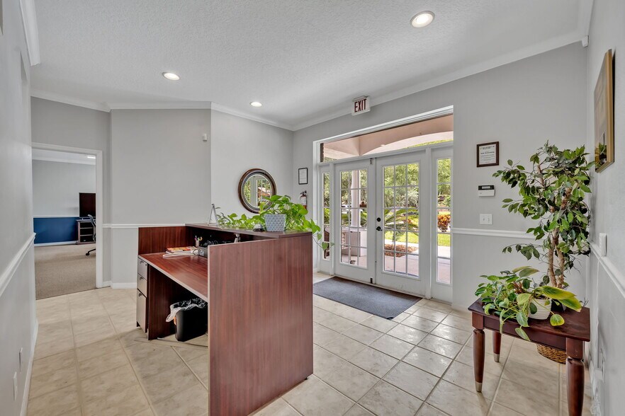 More Photos Of 820 Clark St, Oviedo Office For Sale