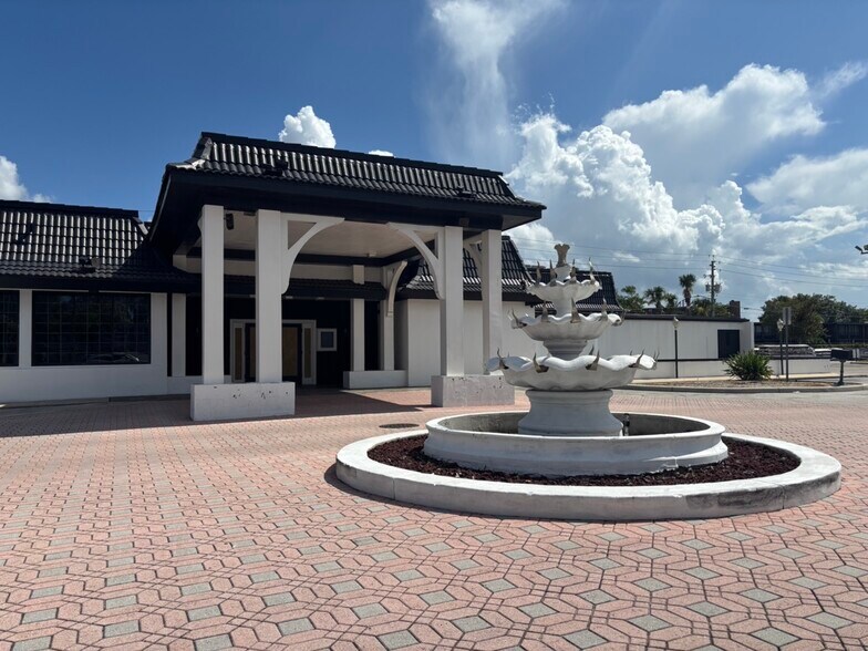 More Photos Of 7500 International Dr, Orlando General Retail For Sale