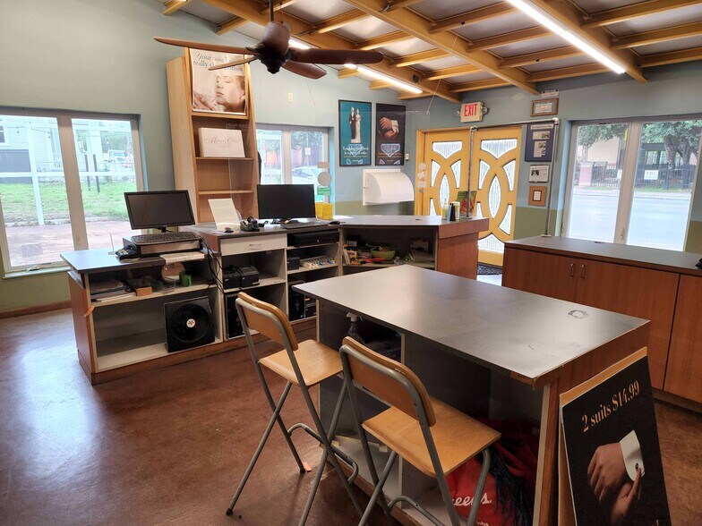 More Photos Of 1006 S Saint Marys St, San Antonio Storefront Retail Office For Sale