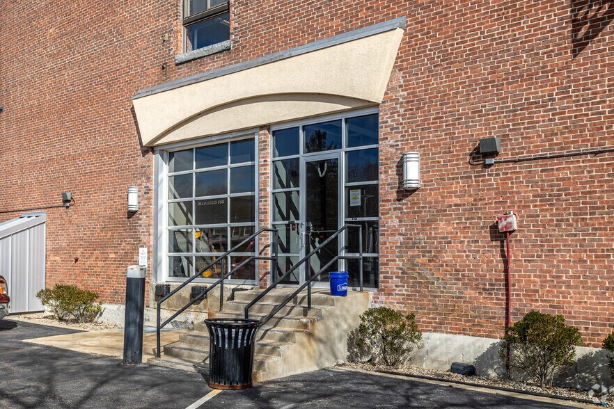 More Photos Of 1 Mill and Main Pl, Maynard Office For Lease