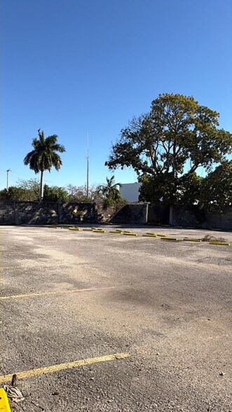 More Photos Of 1636 NE 12th Ter, Fort Lauderdale Manufacturing For Lease