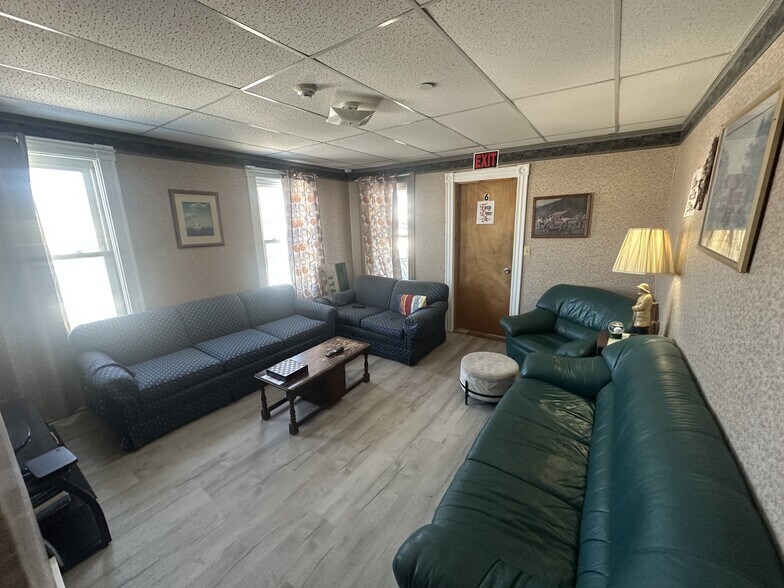 More Photos Of 8 Elm St, Leominster Dormitory For Sale