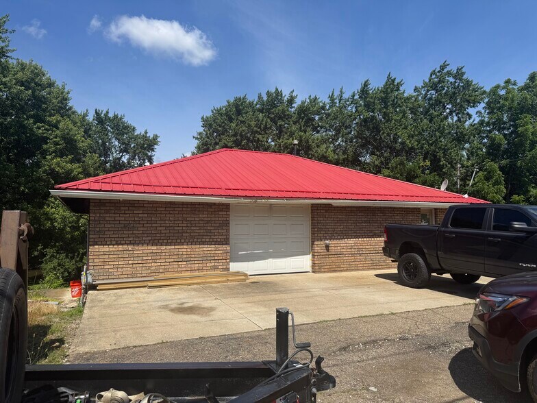 More Photos Of 2927 Erie Ave NW, Massillon Auto Dealership For Lease