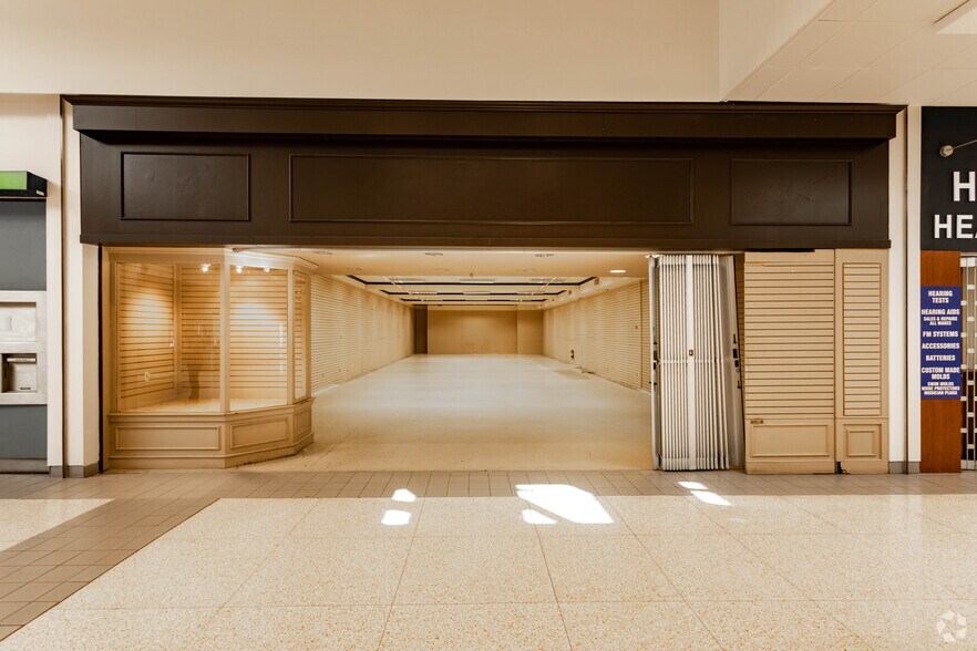 More Photos Of 1431-1527 Rebecca St, Oakville Unknown For Sale