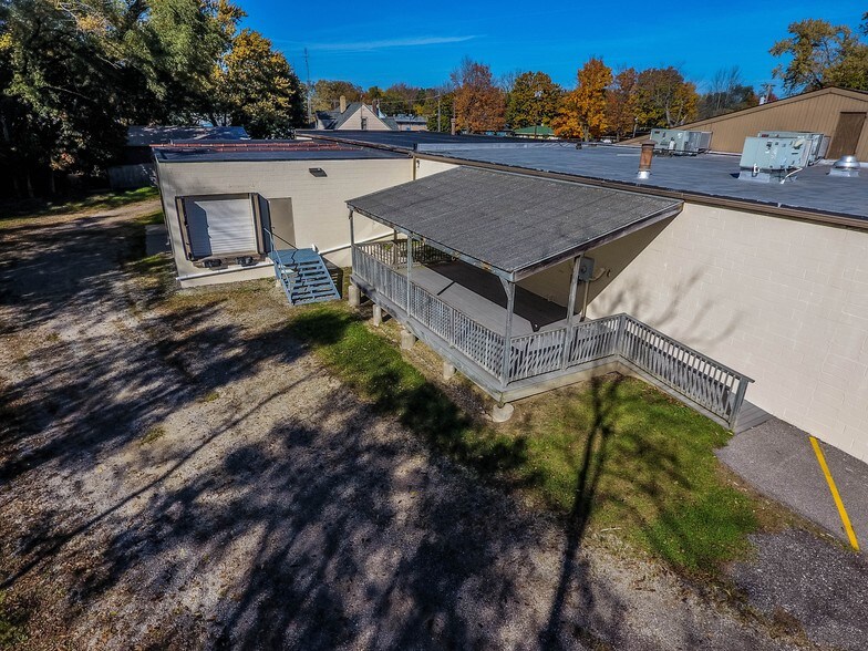 More Photos Of 1286 Pipestone Rd, Benton Harbor Light Distribution For Lease