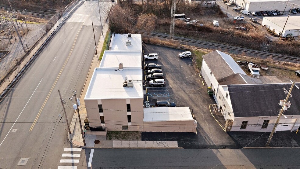 More Photos Of 2400 W 4th St, Wilmington Office For Sale