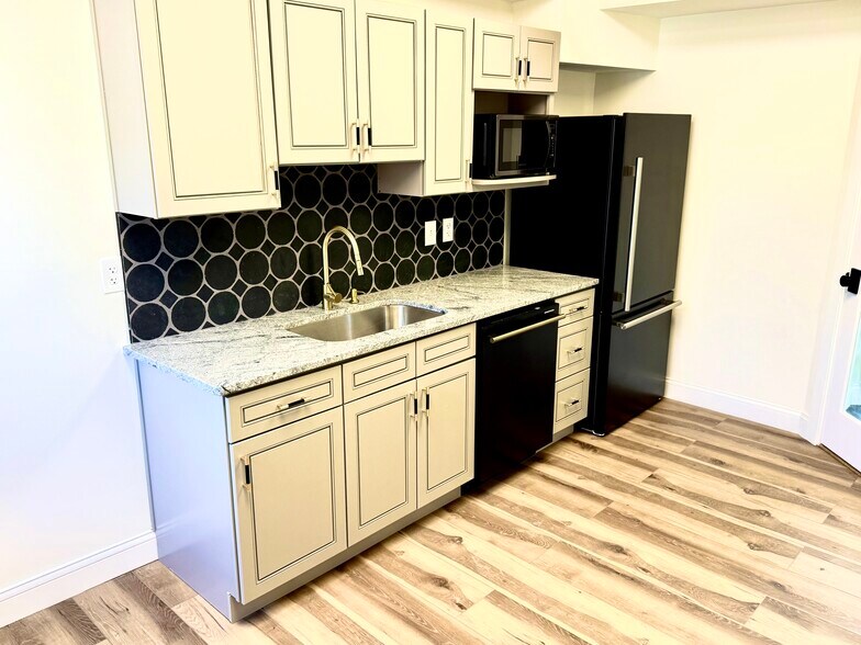 More Photos Of 216 Kings Mills Rd, Mason Coworking Space