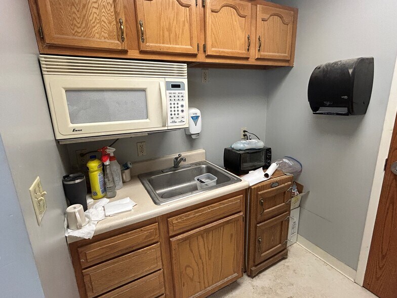 More Photos Of 5010 Old Alton Edwardsville Rd, Edwardsville Industrial For Sale
