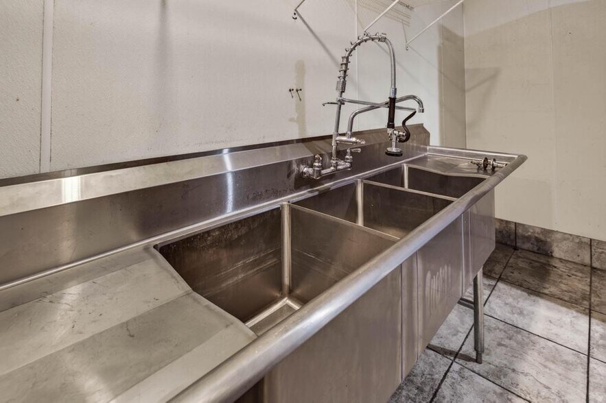 More Photos Of 102 Phillips Dairy Rd, Palatka Restaurant For Sale