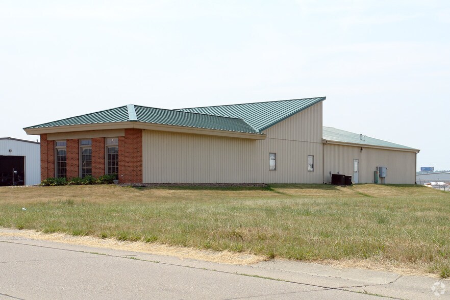 More Photos Of 1424 N Royal Ave, Evansville Showroom For Lease
