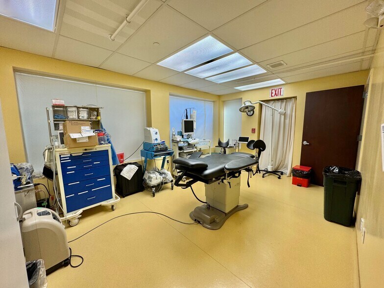More Photos Of 191 Herricks Rd, New Hyde Park Medical For Sale