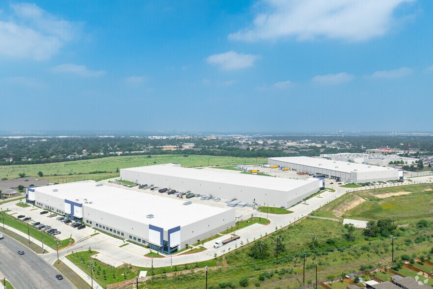 More Photos Of 5935 Eisenhauer Rd, San Antonio Warehouse For Lease