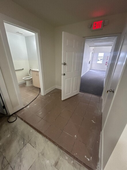 More Photos Of 7350 NW 7th St, Miami Flex For Lease
