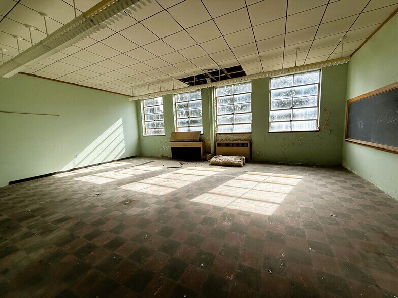 More Photos Of 33328 Main St, Townville Manufacturing For Sale