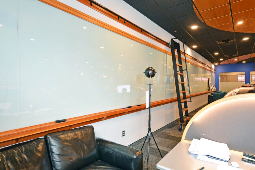 More Photos Of 1001 Washington Ave S, Minneapolis General Retail For Sale