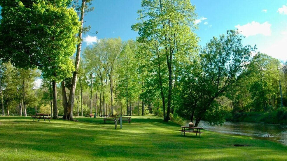 More Photos Of 334 S Melita Rd, Sterling Trailer Camper Park For Sale