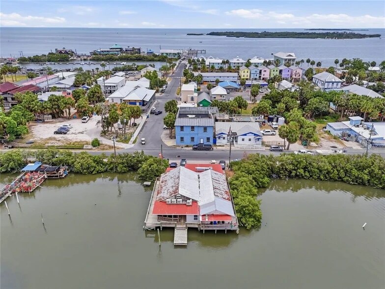 More Photos Of 505 3rd St, Cedar Key Restaurant For Sale