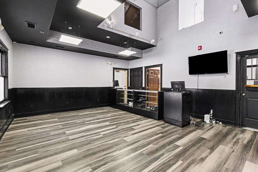 More Photos Of 171 Lawrence St, Central City Storefront For Sale