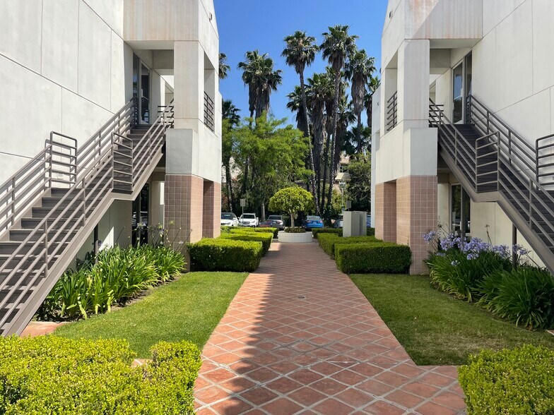 More Photos Of 30497 Canwood St, Agoura Hills Office For Lease