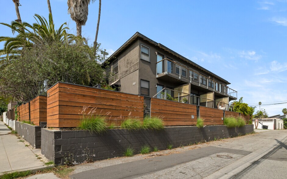 More Photos Of 250 3rd Ave, Venice Apartments For Sale