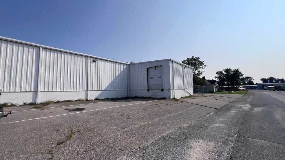 More Photos Of 6 NW Salevan Pl, Milford Warehouse For Lease