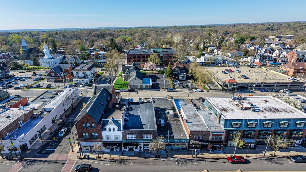 More Photos Of 10 W State St, Media Storefront For Lease