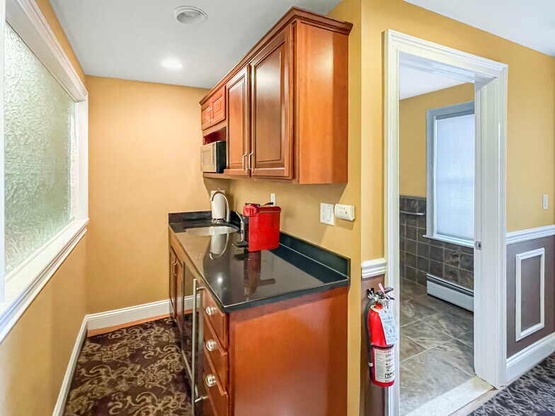 More Photos Of 146 Maple Ave, New City Office For Sale