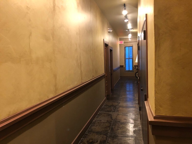 More Photos Of 124 E Crockett St, San Antonio Loft Creative Space For Lease