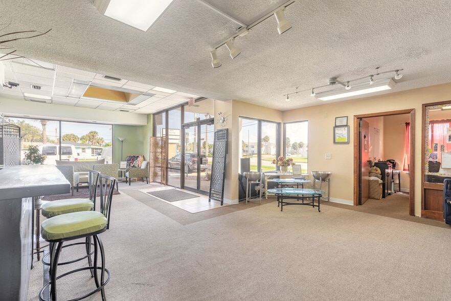 More Photos Of 258 Riverside Dr, Daytona Beach Storefront Retail Office For Sale