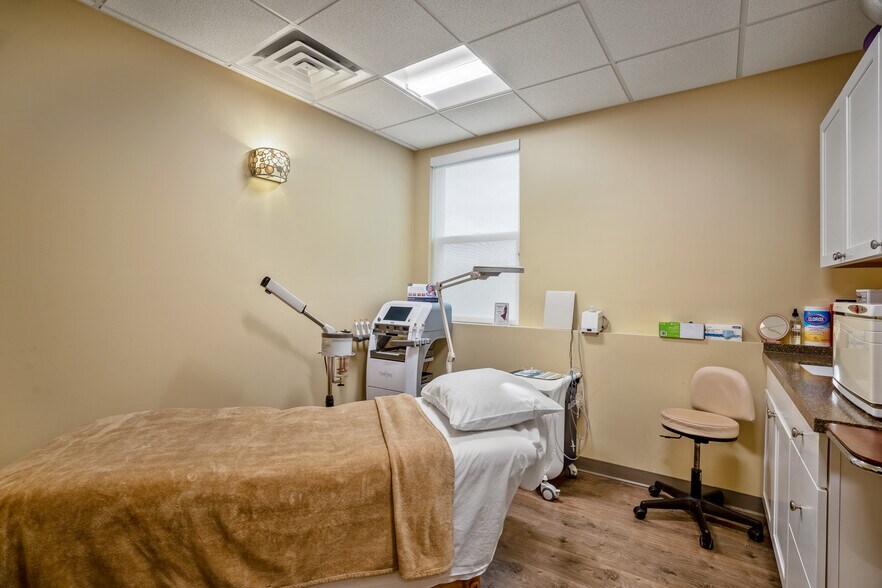 More Photos Of 450 St Michael's Dr, Santa Fe Office For Sale