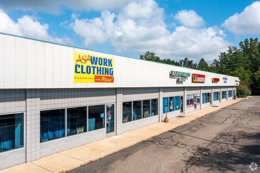 More Photos Of 18412 Telegraph Rd, Brownstown Freestanding For Lease