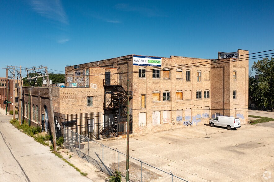 Primary Photo Of 1648 W Kinzie St, Chicago Loft Creative Space For Sale