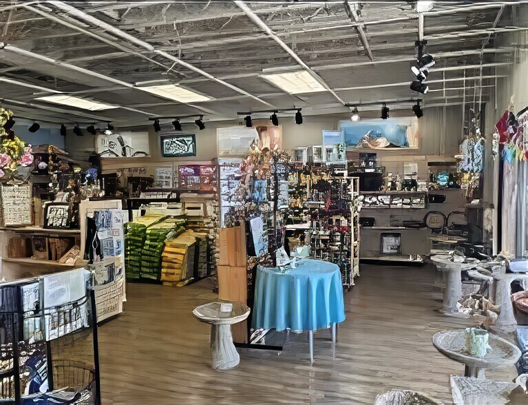 More Photos Of 961 Medford Ctr, Medford General Retail For Sale