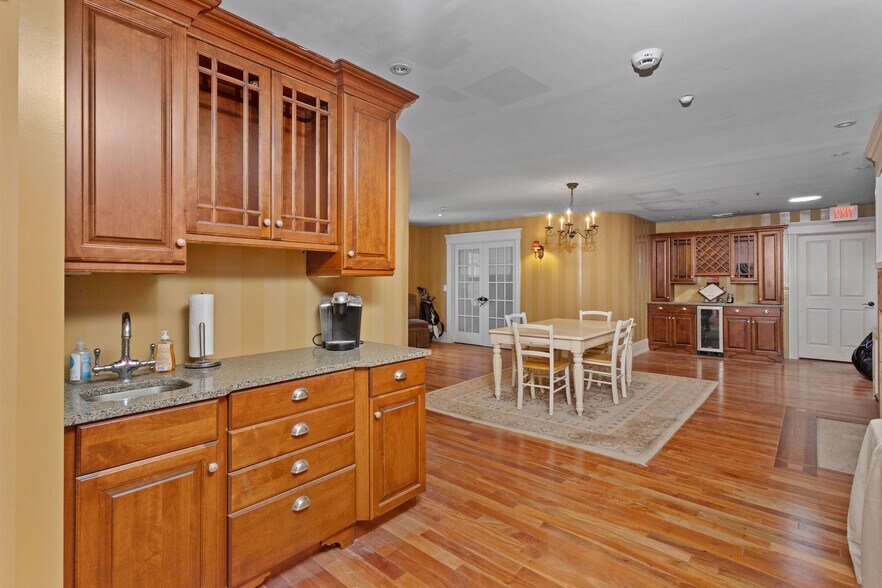 More Photos Of 466 Church St, Hamilton Office For Sale