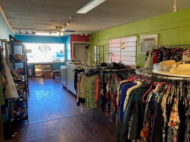 More Photos Of 805 Stark St, Austin Freestanding For Lease