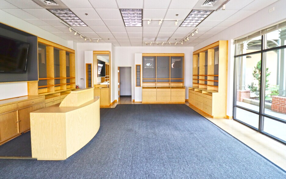 More Photos Of 95 Oakway Rd, Eugene Unknown For Lease