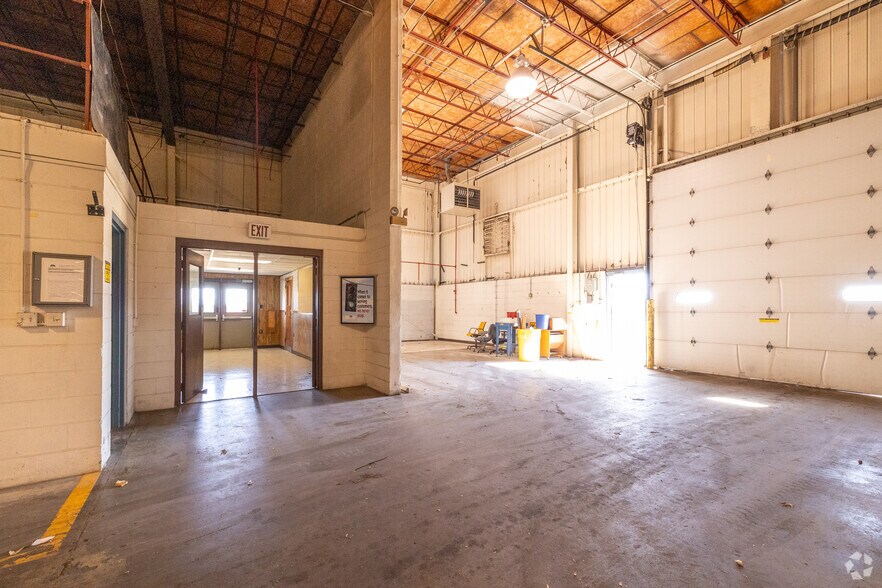 More Photos Of 200 E Avenue G, Rochelle Manufacturing For Sale