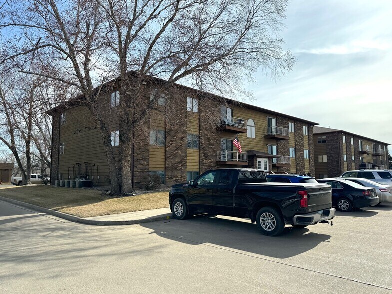 More Photos Of 2021 N Kimball St, Mitchell Apartments For Sale