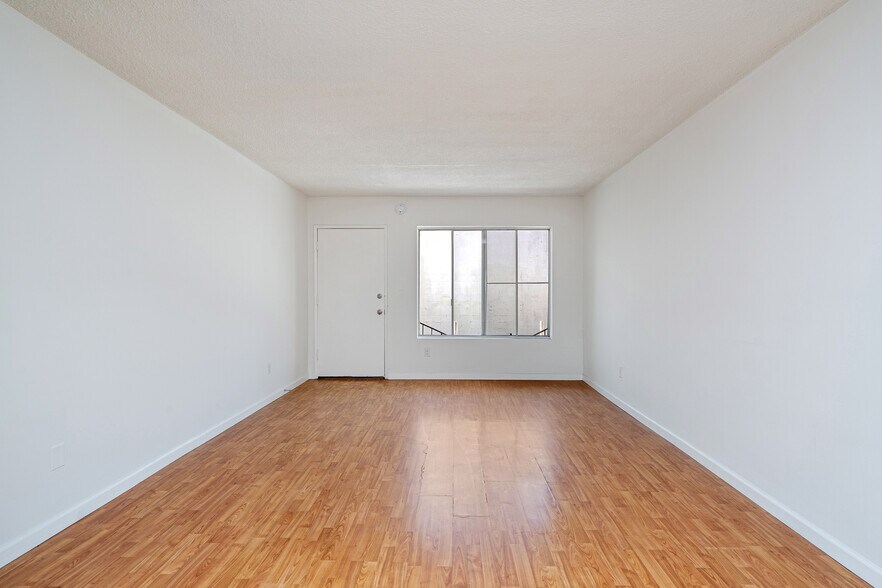 More Photos Of 13631 Vanowen St, Van Nuys Apartments For Sale