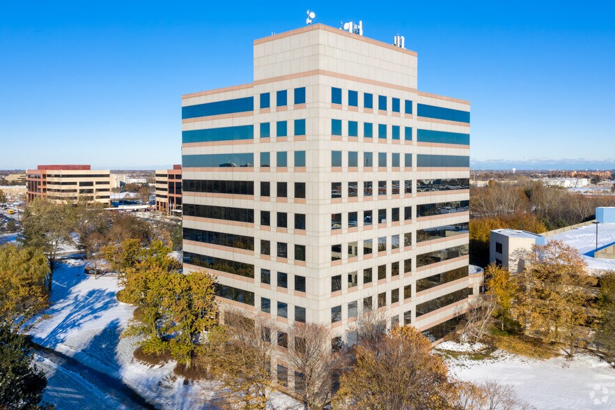 Primary Photo Of 25 NW Point Blvd, Elk Grove Village Office For Lease