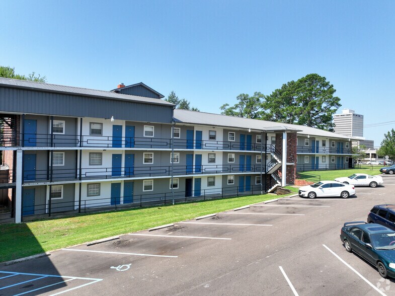 More Photos Of 700-712 N Jefferson St, Jackson Apartments For Sale