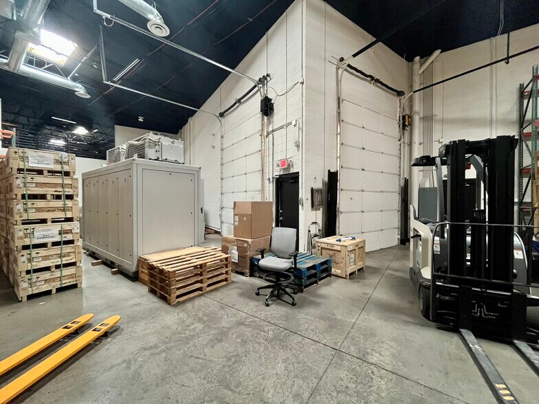 More Photos Of 16641 N 91st St, Scottsdale Showroom For Lease