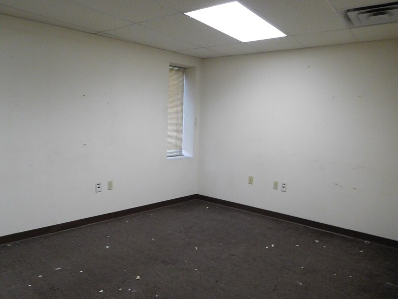 More Photos Of 1200 Morgantown Ave, Fairmont Warehouse For Sale