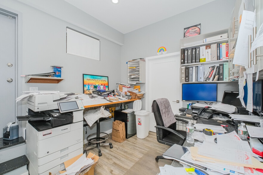 More Photos Of 1944-1952 Richmond Terrace, Staten Island Showroom For Lease